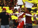 aksi-suporter-timnas-indonesia-saat-melawan-timnas-malaysia-pada-kualifikasi-piala-dunia.jpg