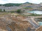 aktifitas-tambang-berada-diantara-jalan-menuju-ke-gunung-batu-kecamatan-sambung-makmur_20160923_154011.jpg