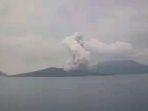 aktivitas-erupsi-berupa-lontaran-abu-setinggi-15-kilometer-Gunung-Anak-Krakatau-di-Lampung-Senin.jpg