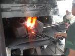 aktivitas-mengolah-besi-menjadi-berbagai.jpg