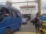 aktivitas-penyeberangan-kapal-feri-asdp-di-pelabuhan-batulicin-tanahbumbu_20180119_102756.jpg