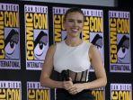 aktris-asal-as-scarlett-johansson-menghadiri-panel-marvel.jpg