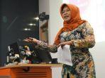 amelia-rezeki-memberi-kuliah-umum-di-new-castle-university-building.jpg