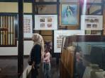 ampak-pengunjung-melihat-koleksi-Meseum-Candi-Agung-Amuntai.jpg