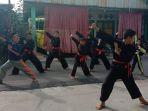 anak-anak-latihan-silat-tradisional-di-kampung-bermain-kamber-kota-banjarmasin.jpg