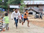 anak-anak-riang-karena-kampung-mereka-lebi.jpg
