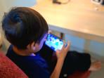 anak-main-gadget.jpg
