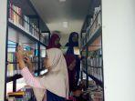 anak-panti-bina-remaja-memilih-buku-di-pustling-jumat-112019.jpg