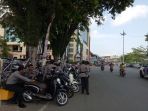 anggota-polres-kotabaru-stanbai-di-sekitar-gedung-dprd-kotabar_20180924_100632.jpg
