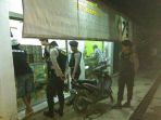 anggota-sat-sabhara-polres-balangan-saat-melakukan-pemeriksaan_20171010_155421.jpg
