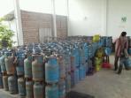 angkat-tabung-elpiji-lpg.jpg