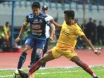 arema-fc-vs-sriwijaya-fc_20180304_224352.jpg