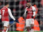 arsenal-alexandre-lacazette-melakukan-selebrasi-bersama-rekan-satu-timnya-alexis-sanchez_20171130_060605.jpg
