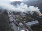 asap-mengepul-dari-rumah-yang-terbakar-di-nagorno-karabak.jpg