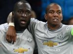 ashley-young-kanan-saat-merayakan-gol-romelu-lukaku-untuk-manchester-united_20171103_074816.jpg