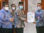 asisten-pemerintahan-dan-kesra-tapin-gusti-ridha-jaya-saat-menerima-dipa.jpg