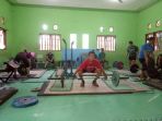 atlet-angkat-besi-junior-kalsel-latihan-di-asrama-pplp-mulawarman-banjarmasin_20180406_124734.jpg