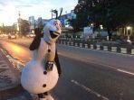 badut-salju-di-jalan-a-yani-martapura-kabupaten-banjar.jpg
