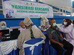 bank-kalsel-bersama-otoritas-jasa-keuangan-ojk-menghelat-kegiatan-vaksinasi-4.jpg