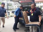 barang-bukti-kursi-yang-disita-penyidik-polda-jabar_20180107_121233.jpg