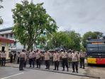 barisan-personel-kepolisian-mengamankan-aksi-unjuk-rasa.jpg