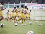 barito-putera-latihan-lagi_20150508_061232.jpg