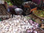 bawang-putih-di-pasar-antasari-banjarmasin-sabtu-2282020.jpg