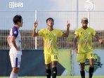 bayu-pradana-mencetak-gol-di-laga-barito-putera-vs-persita.jpg