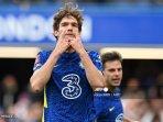 bek-chelsea-asal-spanyol-marcos-alonso-melakukan-selebrasi.jpg