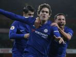 bek-chelsea-marcos-alonso-tengah-merayakan-golnya-saat-melawan-arsenal_20180104_074748.jpg