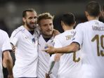 bek-timnas-italia-giorgio-chiellini-kedua-dari-kiri-merayakan-gol-ke-gawang-makedonia_20171120_083928.jpg