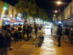 belasan-aparat-kepolisian-melakukan-penjagaan-pasca-tawuran_20170608_090135.jpg