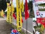 bendera-dan-atribut-demokrat-di-pekanbaru-dirusak-oleh-orang-tak-dikenal.jpg