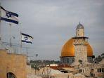 bendera-israel-di-dekat-masjid-kubah-batu-al-aqsa-pada-5-desember-2017.jpg
