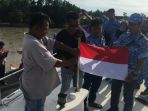 bendera-merah-putih-yang-sudah-usang-di-perahu-perahu-nelayan-kaltara_20170206_131650.jpg