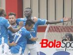bentangan-tangan-striker-persib-ezechiel-n-douassel_20181107_201649.jpg