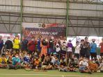 berpose-bersama-anak-anak-peserta-pengenalan-dan-pelatihan-tenis.jpg