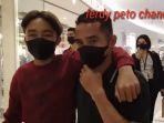 betrand-peto-dan-ferdy-peto-saat-di-mal.jpg