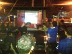 bobotoh-di-kalsel-saat-menggelar-nonton-bareng_20151018_202833.jpg