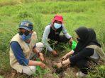 bpenanaman-pohon-di-bantaran-sungai-oleh-dinas-lingkungan-hidup-tapin.jpg