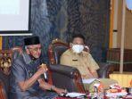 bupati-banjar-h-khalilurrahman-memimpin-rapat-di-aula-mahligai-sultan-adam-6102020.jpg
