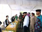 bupati-banjar-h-khalilurrahman-saat-mencoblos-di-tps-007-karang-intan.jpg