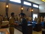 bupati-hasanuddin-mengucapkan-selamat-usai-melantik-melantik-yamani_20170906_093647.jpg