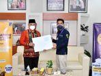 bupati-hss-drs-h-achmad-fikr-menerima-dokumen-berupa-tanda-terima-spt-kamis-24022022.jpg
