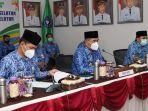 bupati-hss-h-achmad-fikry-wakil-bupati-syamsuri-arsyad-kadis-pmd-susilo-adianto-18012021.jpg