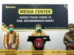 bupati-kobar-hj-nurhidayah-saat-mengumumkan-kasus-covid-19-di-pangkalanbun-kamis-942020.jpg