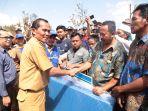 bupati-tala-berikan-bantuan-korban-kebakaran.jpg