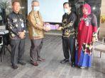 bupati-tapin-hm-arifin-arpan-kanan-menyerahkan-proposal.jpg