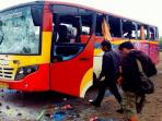 bus-berisi-rombongan-suporter-arema_20151219_202024.jpg