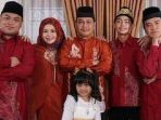 capture-foto-keluarga-wagub-kalsel-h-rudy-resnawan_20180608_093629.jpg